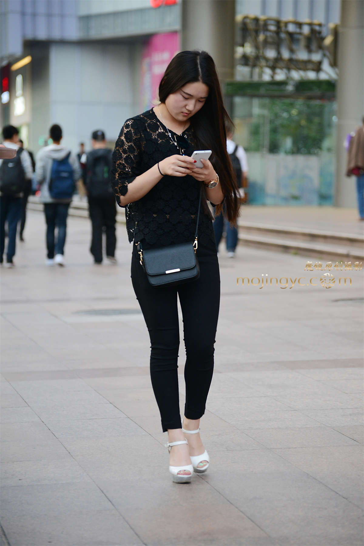 图片[2]-夜幕降临时的一身黑妹子-（10P）-日更街拍