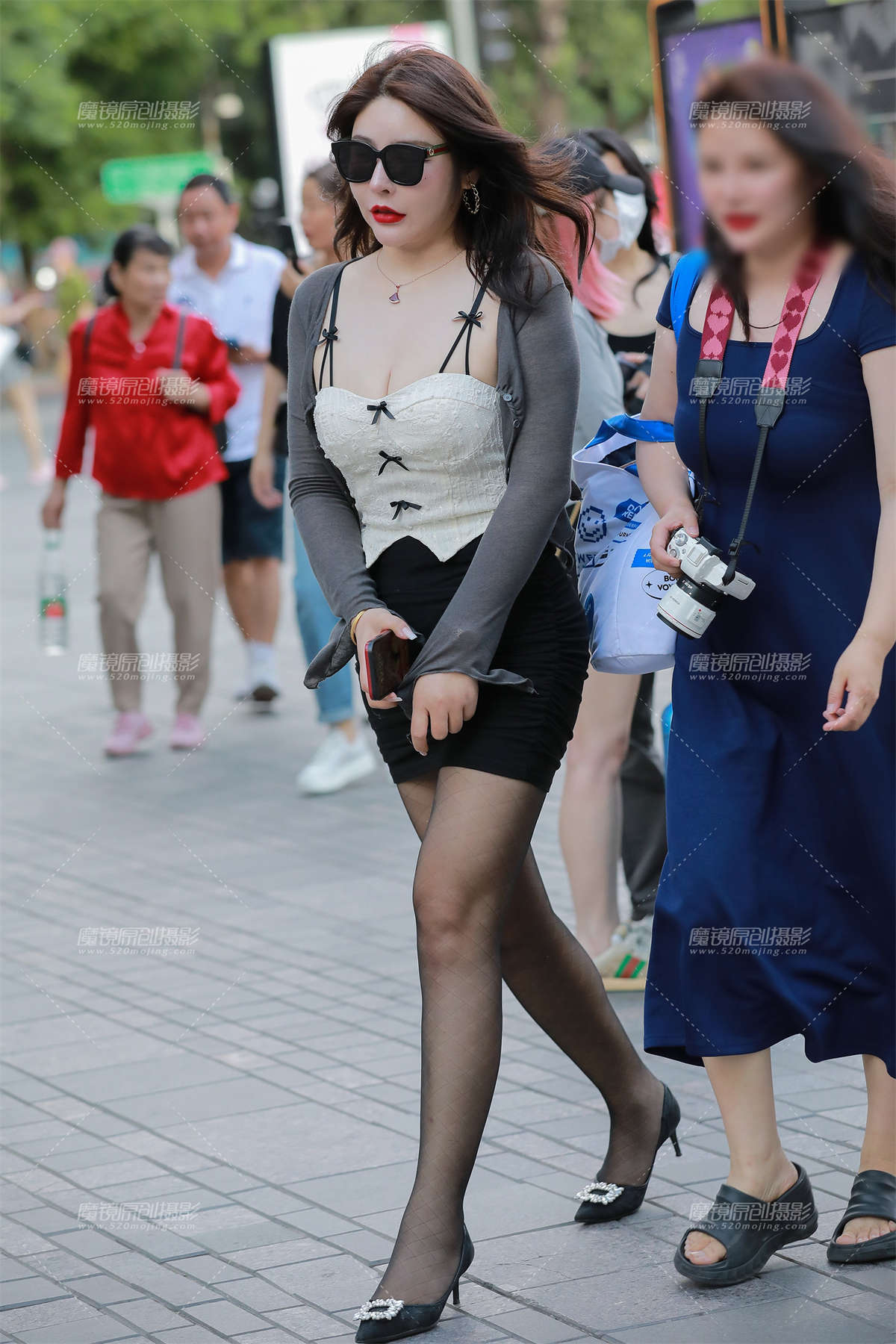 【玻璃街拍】黑丝高跟包臀裙-日更街拍