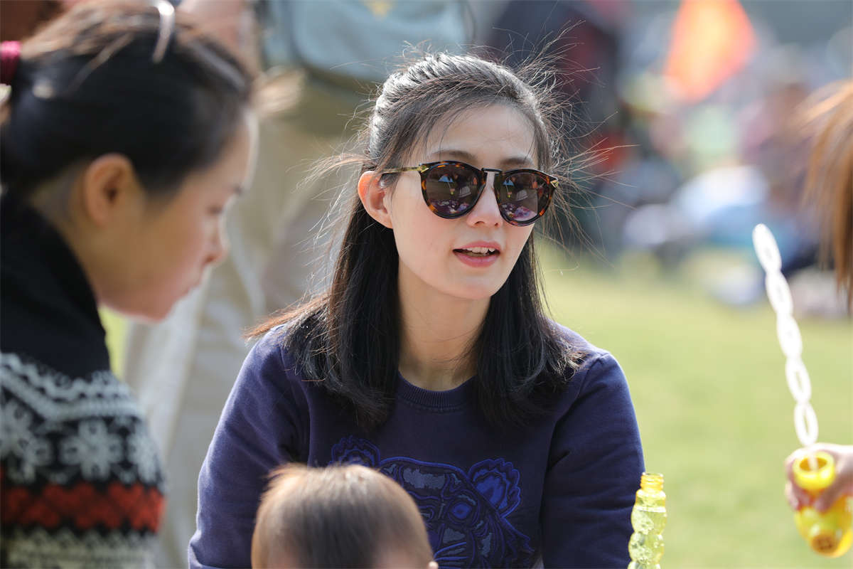 踏青公园街拍系列No.317 Canon5D草地系列-日更街拍
