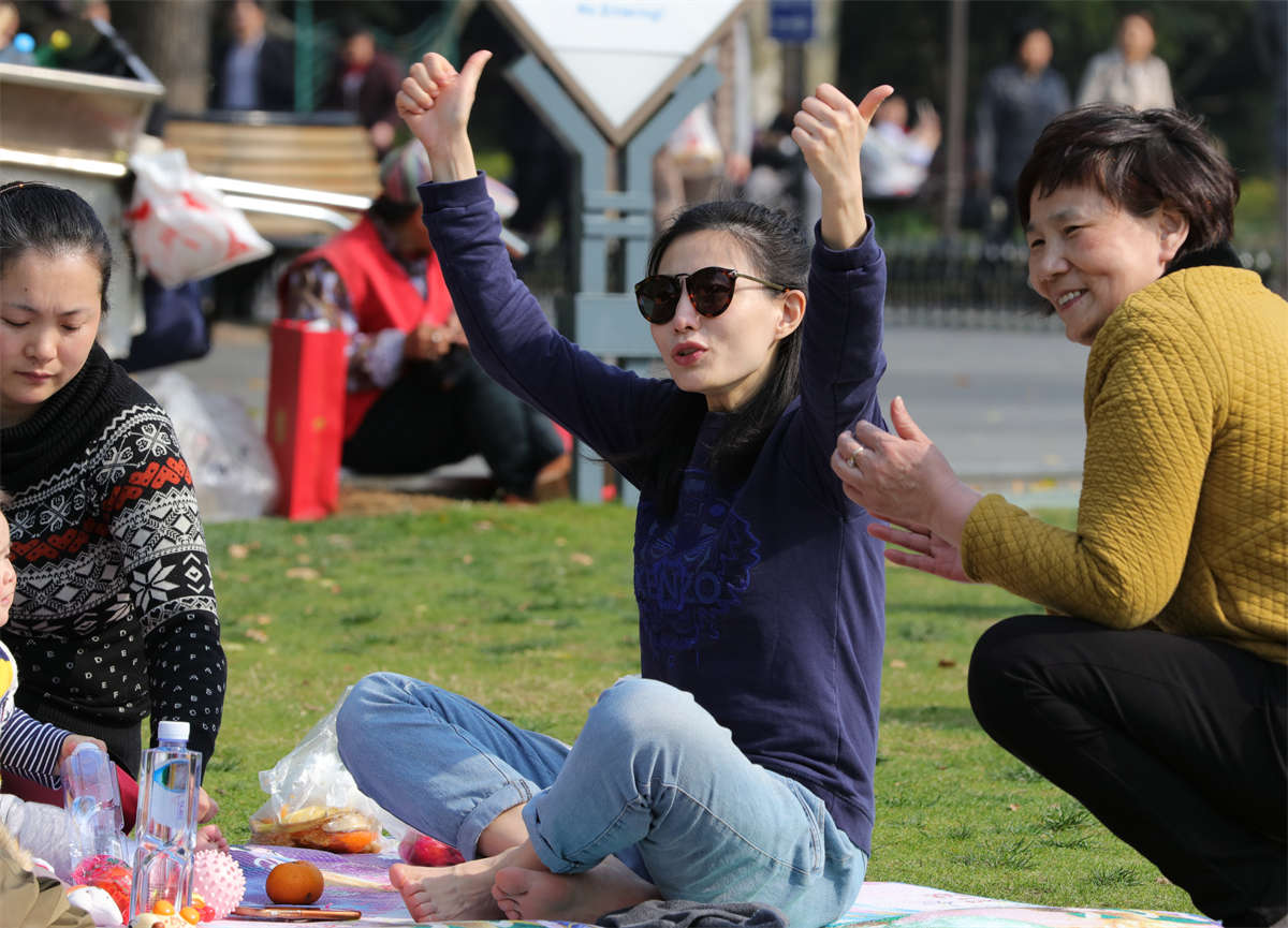 图片[2]-踏青公园街拍系列No.317 Canon5D草地系列-日更街拍