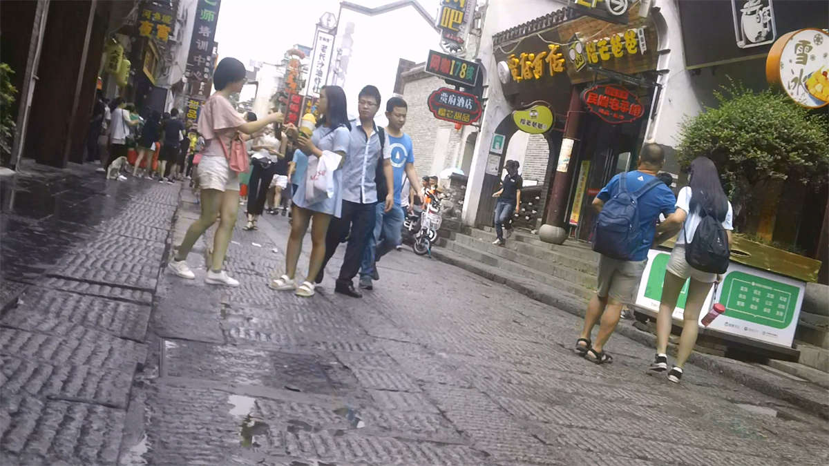 美女你的短裤还能再短点吗-日更街拍