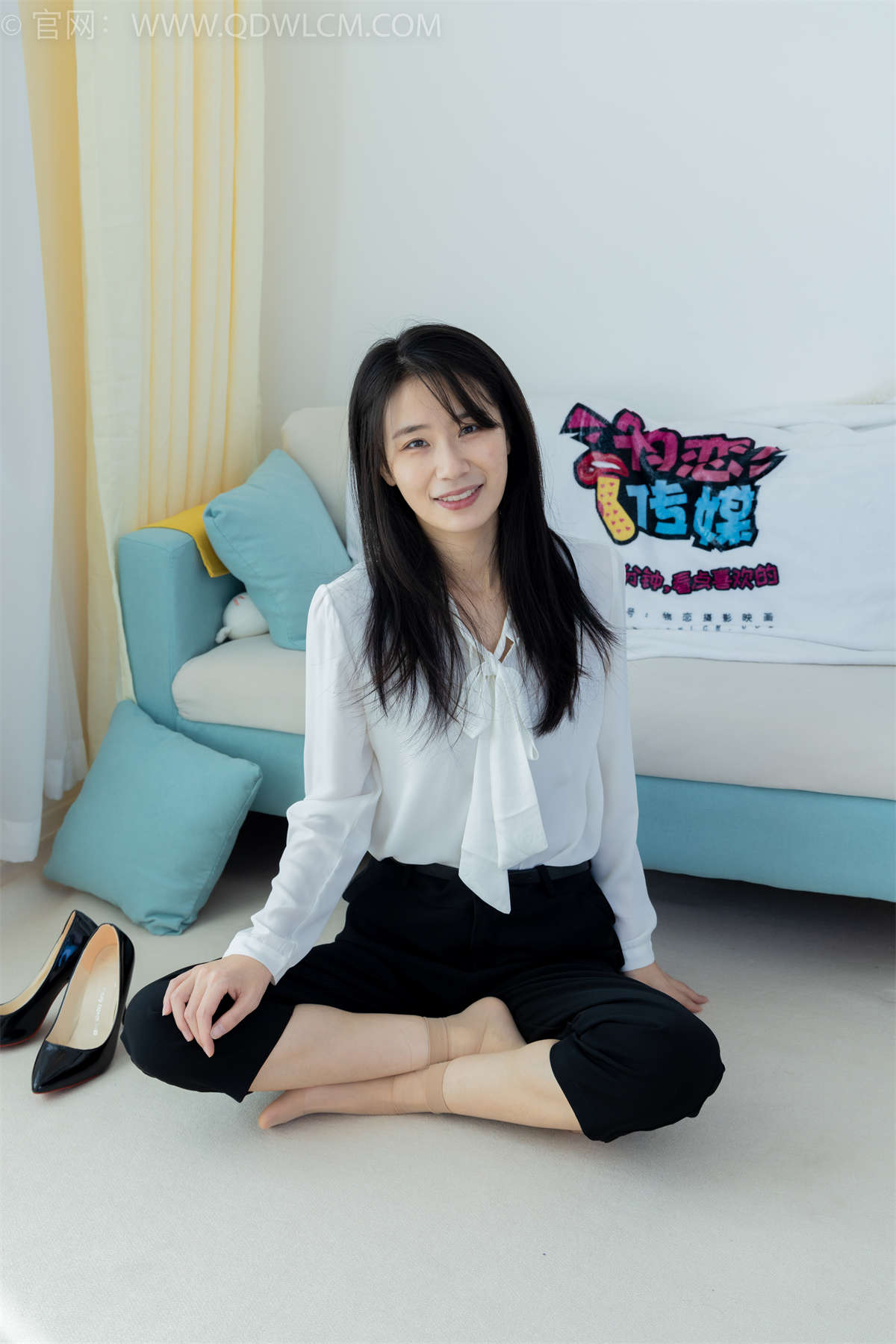 物恋传媒 NO.1856 菜菜-万物复苏-日更街拍