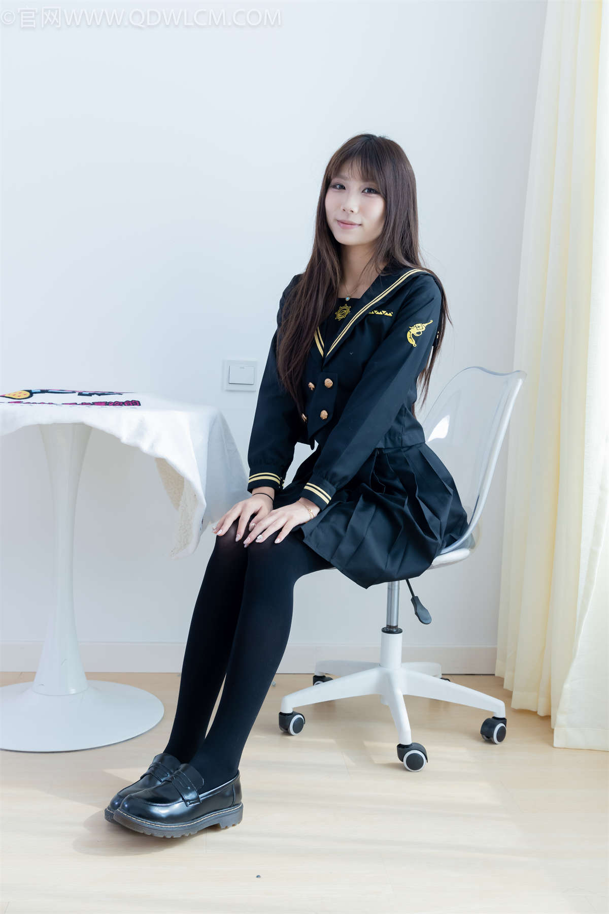 物恋传媒 NO.2163 泡泡-重回校园-日更街拍