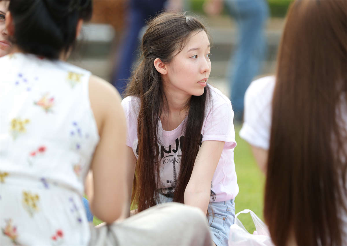 图片[2]-踏青公园街拍系列No.318 Canon5D草地系列-日更街拍