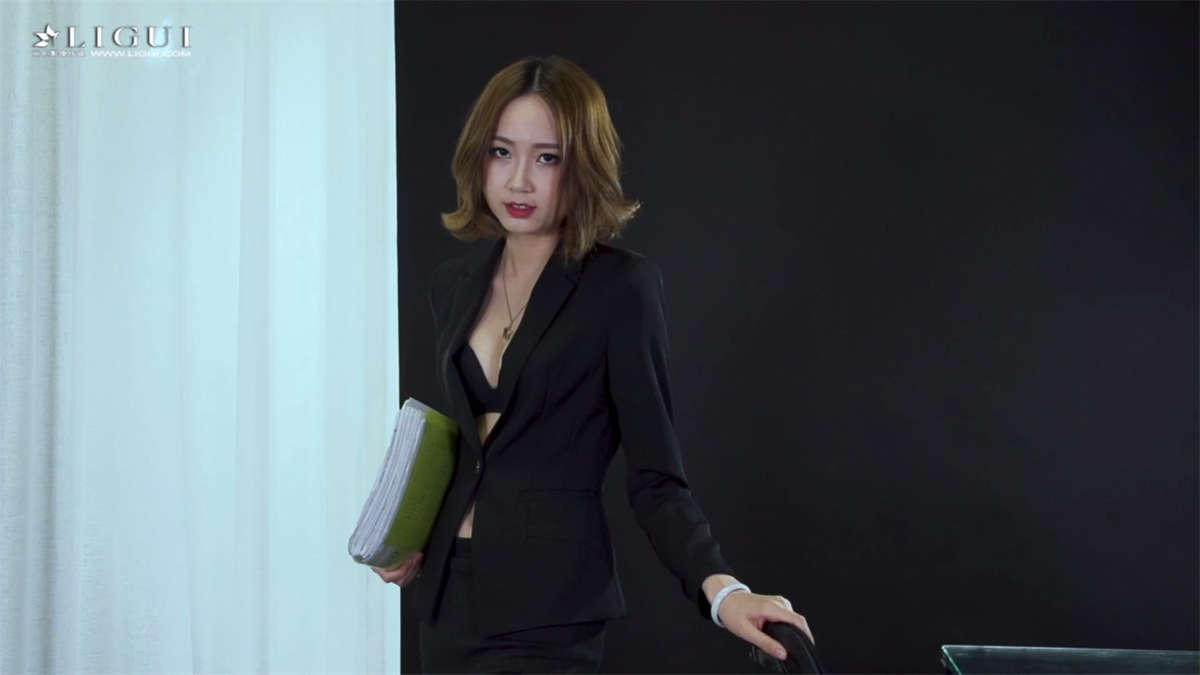 Ligui丽柜视频 2019.10.22 职场新秀-爆款美腿 RITA-日更街拍