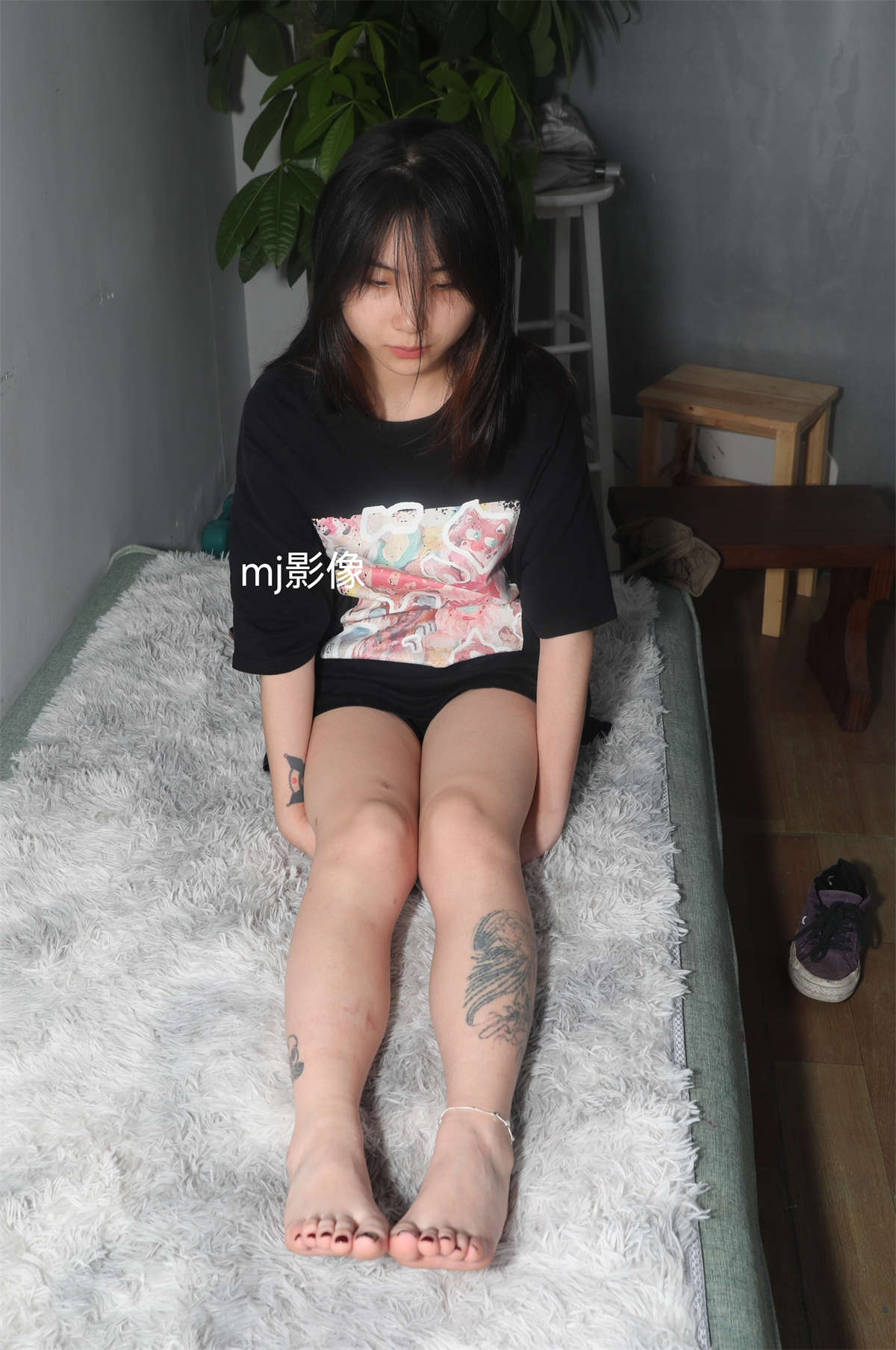 aapary摄影 No.108 小仪再次展示38码大美脚-日更街拍