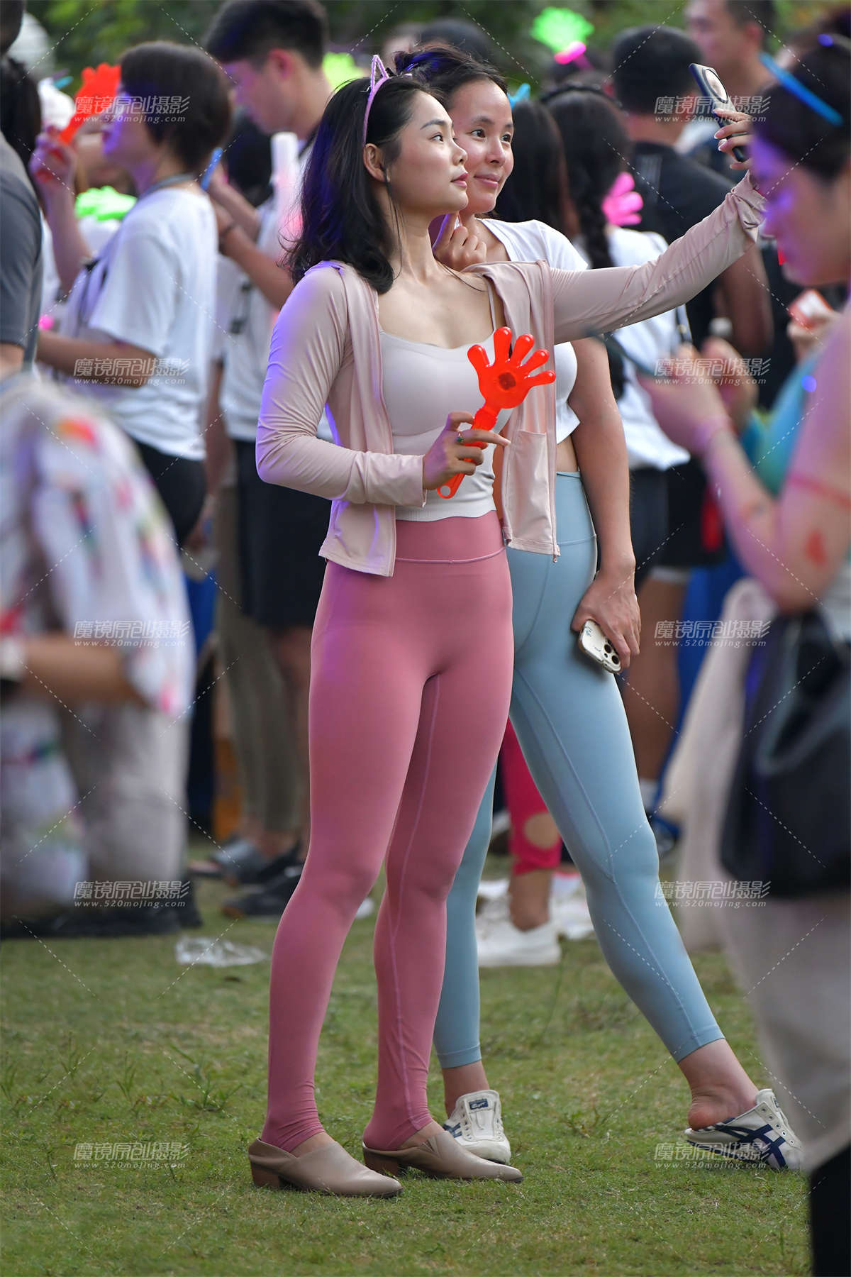 图片[2]-★喜欢拍照瑜伽裤美女-日更街拍