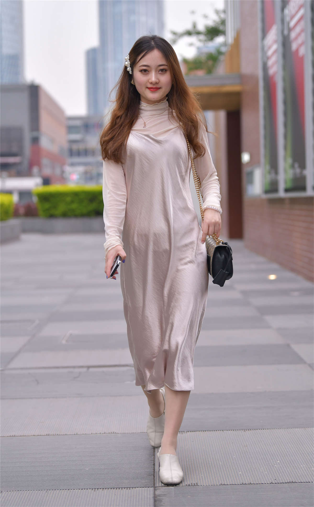 时尚美丽性感的大家闺秀-日更街拍