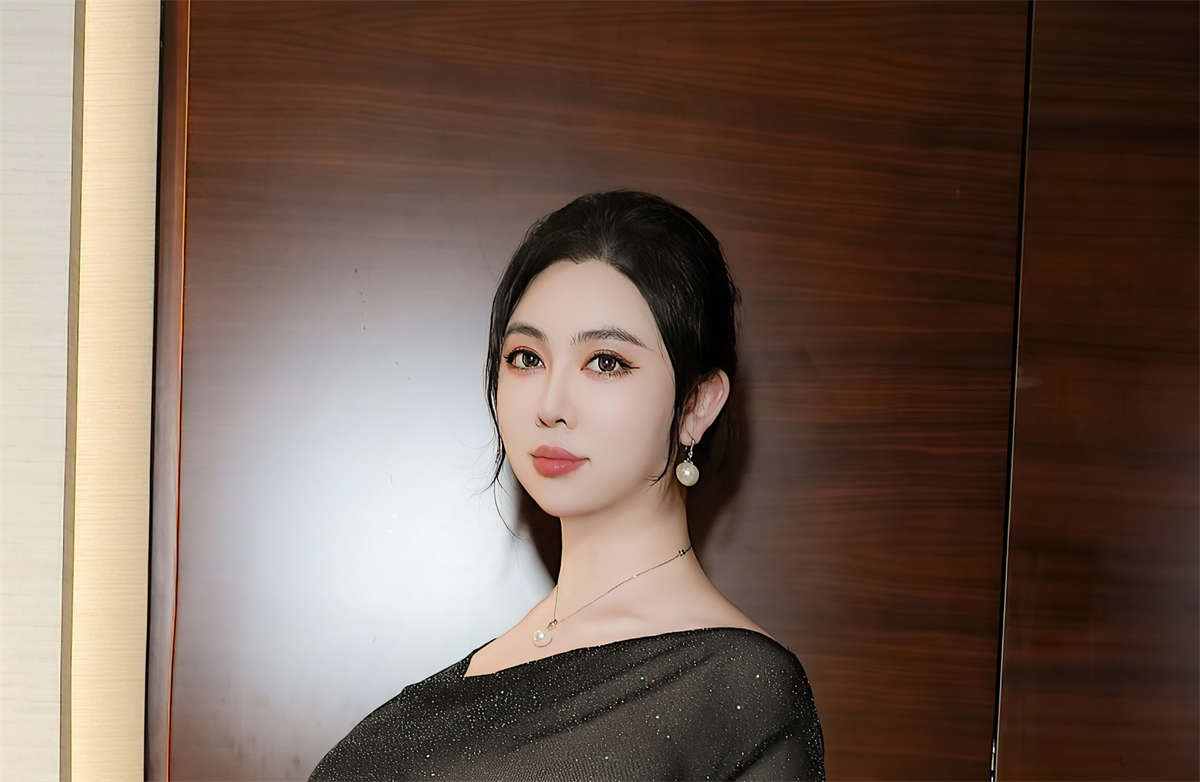 图片[2]-Xiuren秀人网 2025.01.08 NO.9725 风景尤美-日更街拍