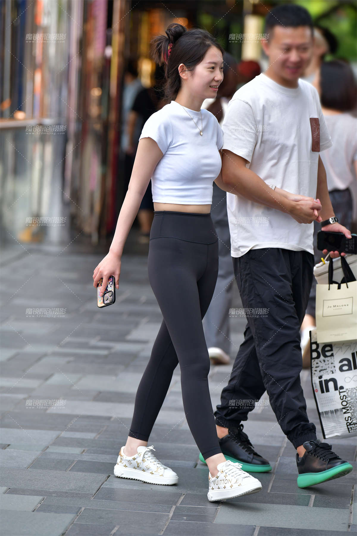 ★清纯紧身瑜伽裤美女-日更街拍