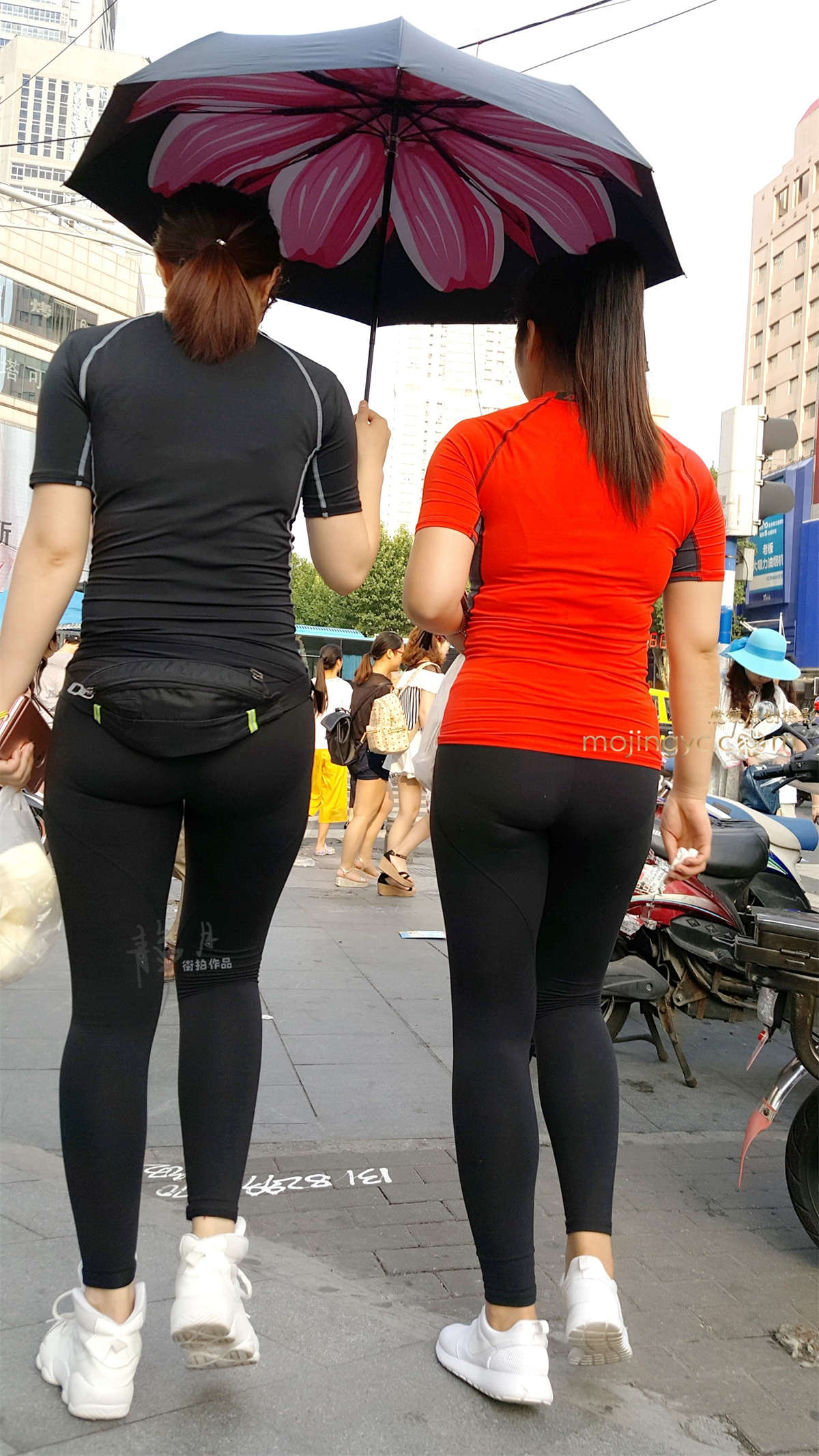 图片[2]-【静月街拍】两个黑裤妹子-（18P）-日更街拍