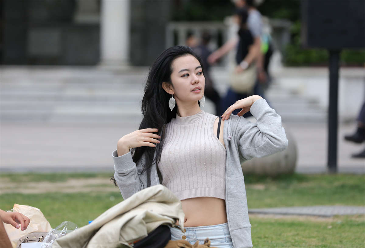 踏青公园街拍系列No.321 Canon5D草地系列-日更街拍