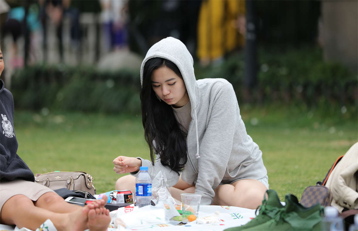 图片[2]-踏青公园街拍系列No.321 Canon5D草地系列-日更街拍