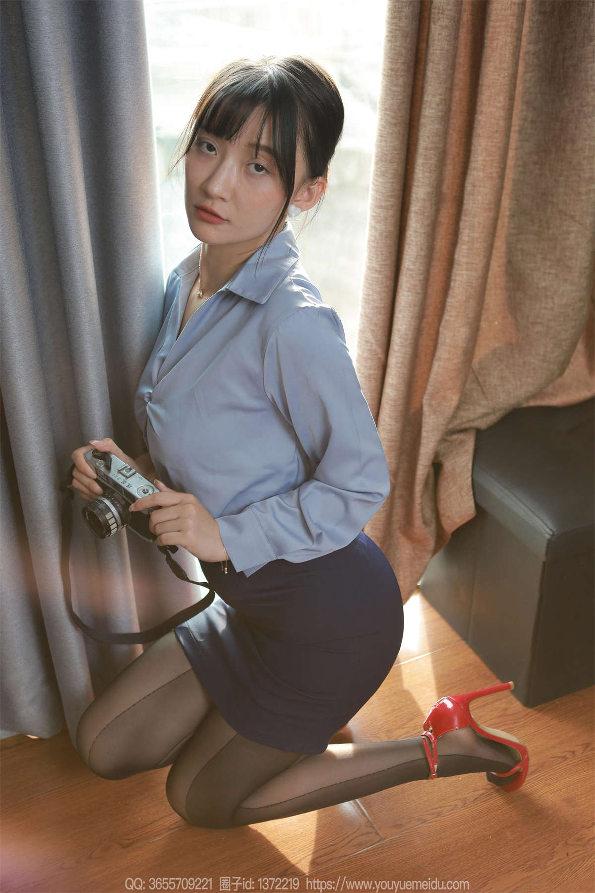 图片[2]-IESS异思趣向 2024.08.21 丝享家1825：秋秋 美女记者-日更街拍