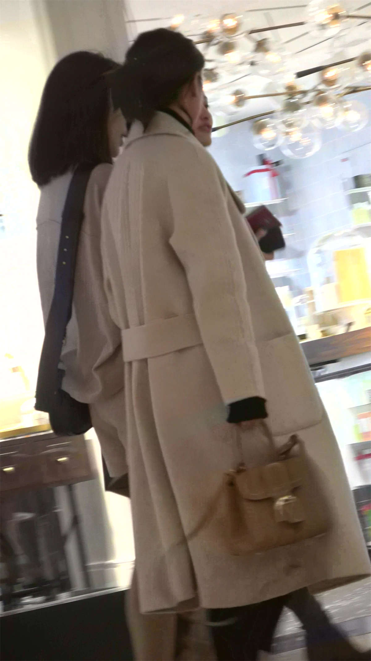 图片[2]-逛商场的极品紧身牛仔裤美女们-日更街拍