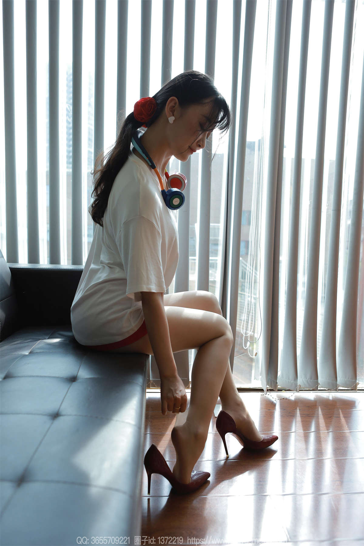 IESS异思趣向 2024.08.22 丝享家1826：秋秋 白T红裙-日更街拍