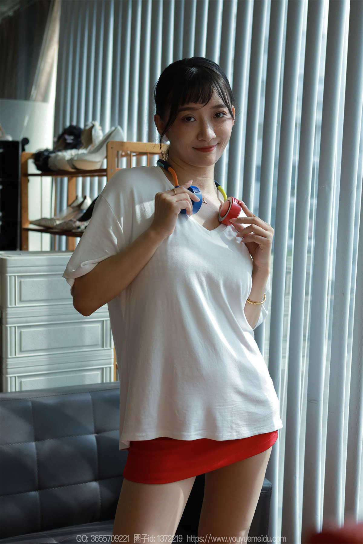 图片[2]-IESS异思趣向 2024.08.22 丝享家1826：秋秋 白T红裙-日更街拍