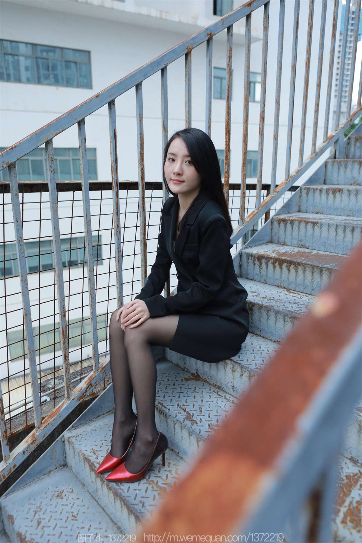 图片[2]-IESS异思趣向 2023.04.18 丝享家1425：婉萍 小辣椒-日更街拍