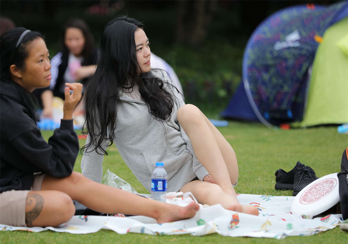 图片[2]-踏青公园街拍系列No.322 Canon5D草地系列-日更街拍