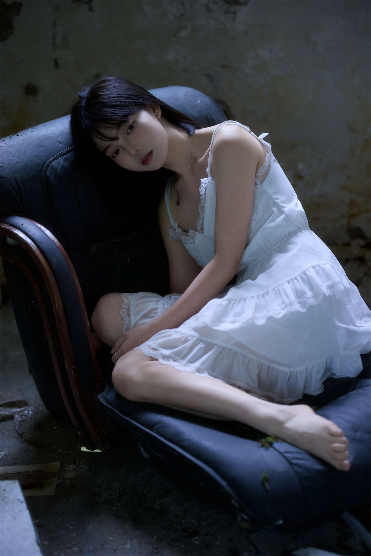YITUYU艺图语 2024.08.13 废墟人像 久菜盒子-日更街拍