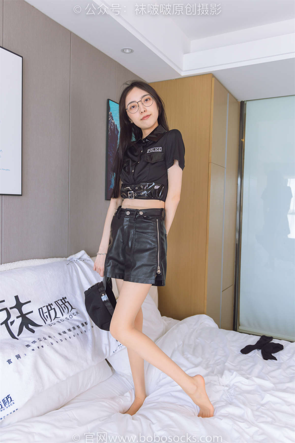 图片[2]-袜啵啵 No.198 稚予-皮鞋、黑色小腿袜、高跟鞋、肉丝（脚尖微加固款）、小警察服 花絮版-日更街拍