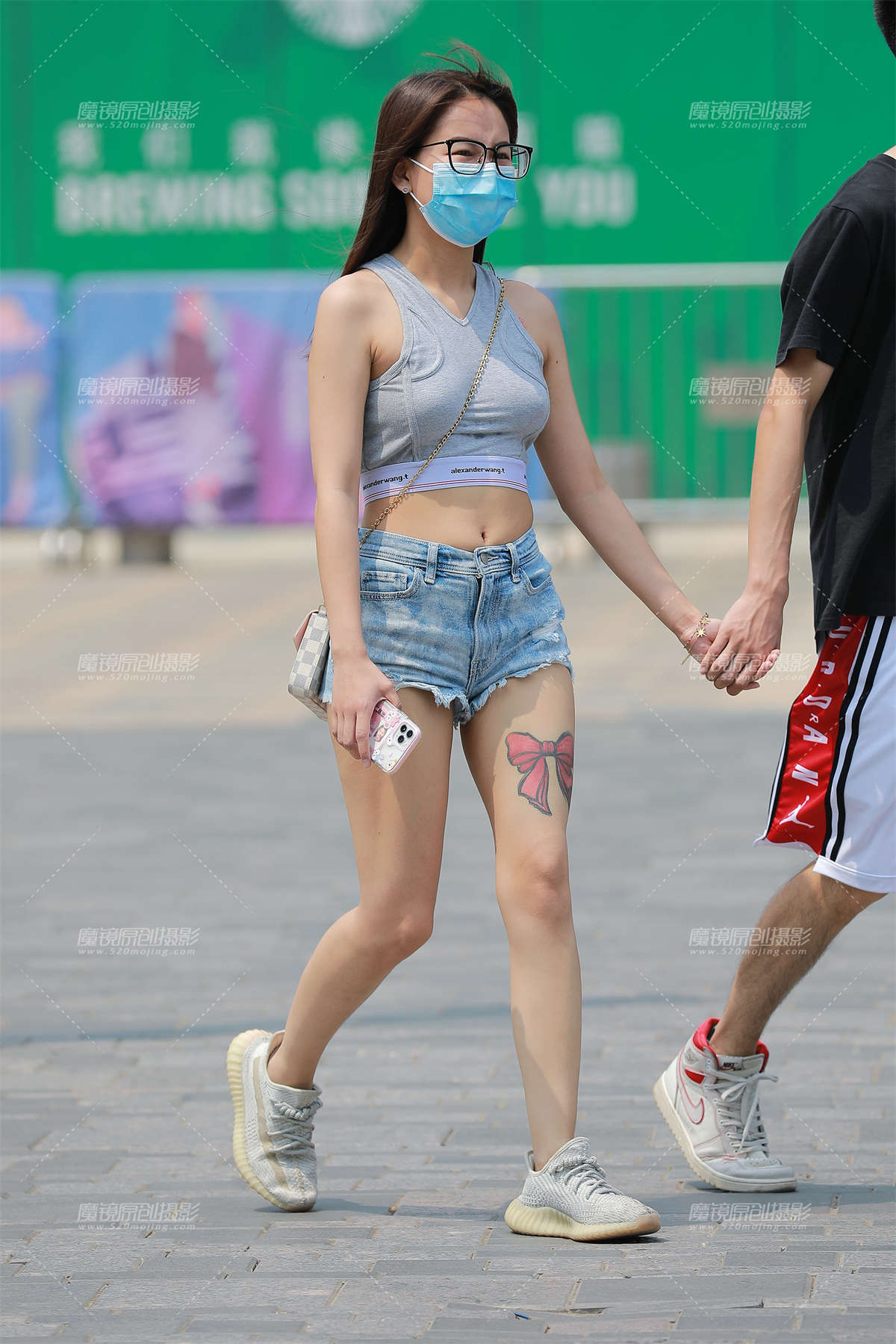 图片[2]-【玻璃街拍】牛仔热裤-日更街拍