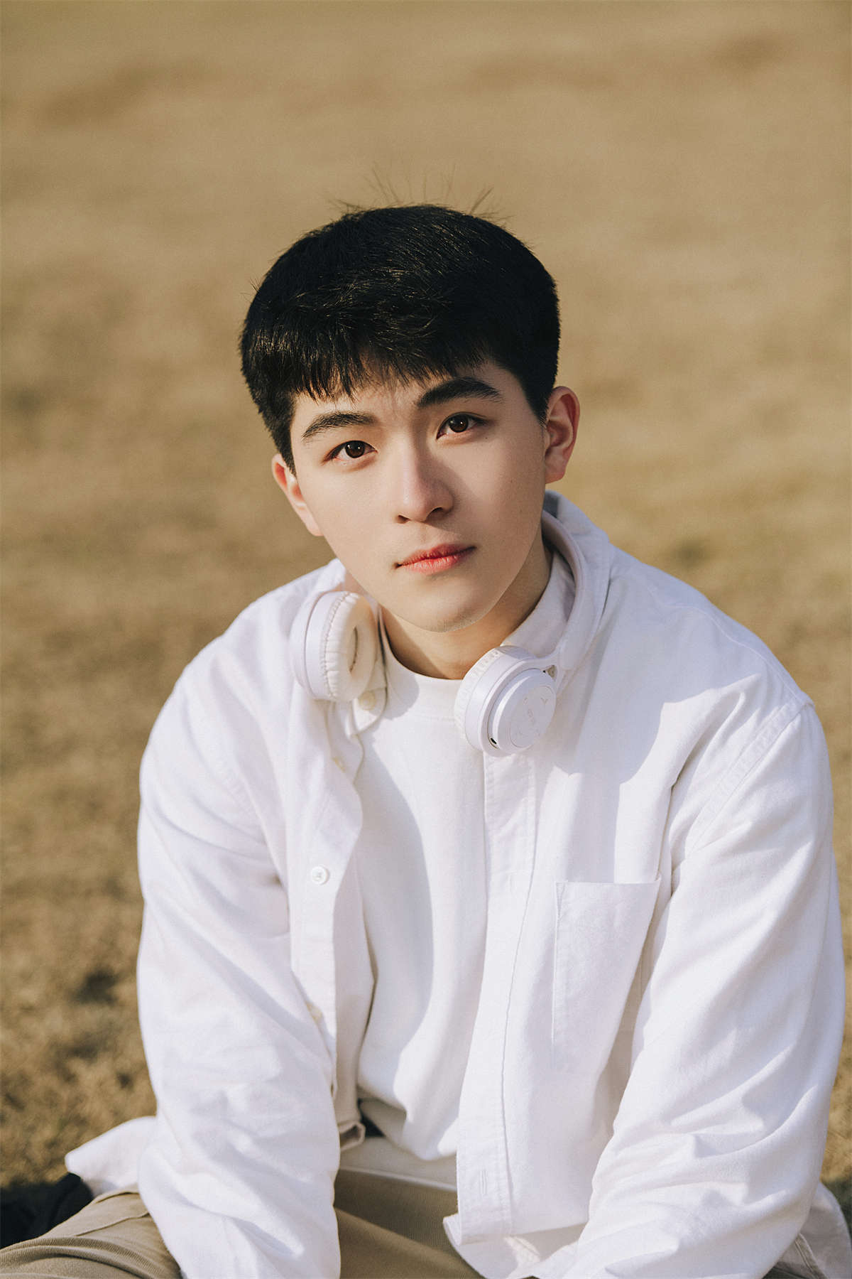 YITUYU艺图语 2023.06.05 阳光下的白衣少年 孔浩旬插图1