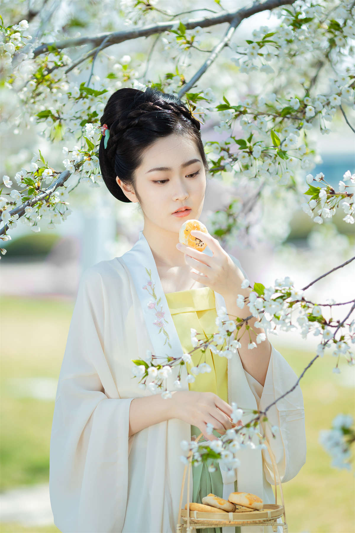 YITUYU艺图语 2022.07.06 樱花开 是MiN呀-日更街拍
