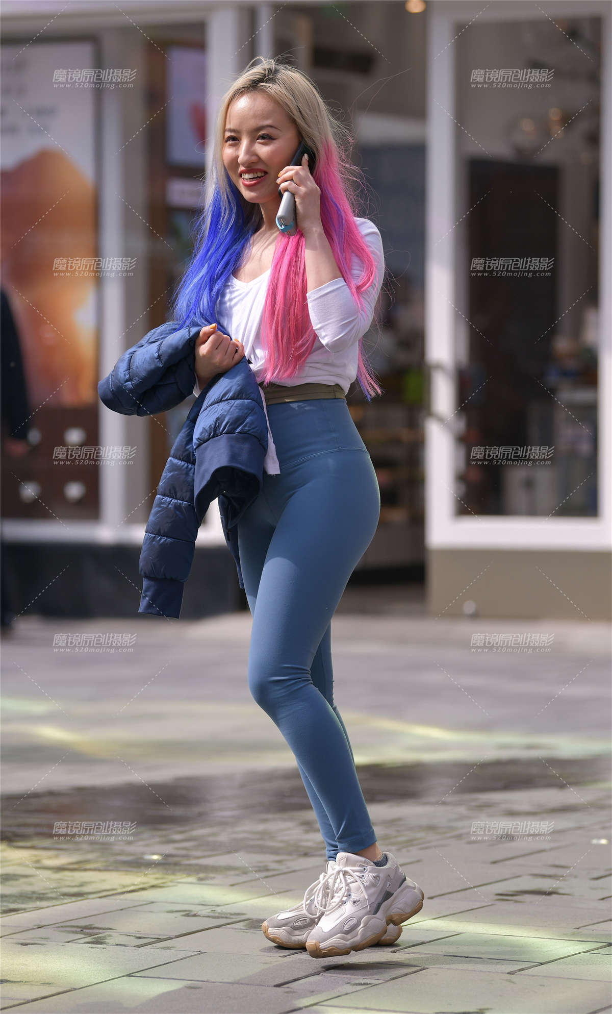 这个小姐姐有着魔鬼般的好身材-日更街拍