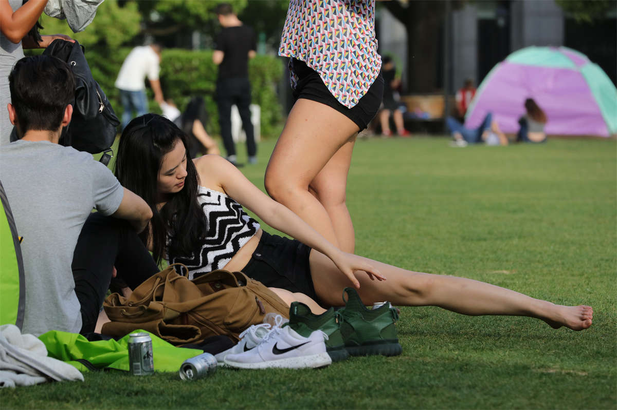 图片[2]-踏青公园街拍系列No.324 Canon5D草地系列-日更街拍