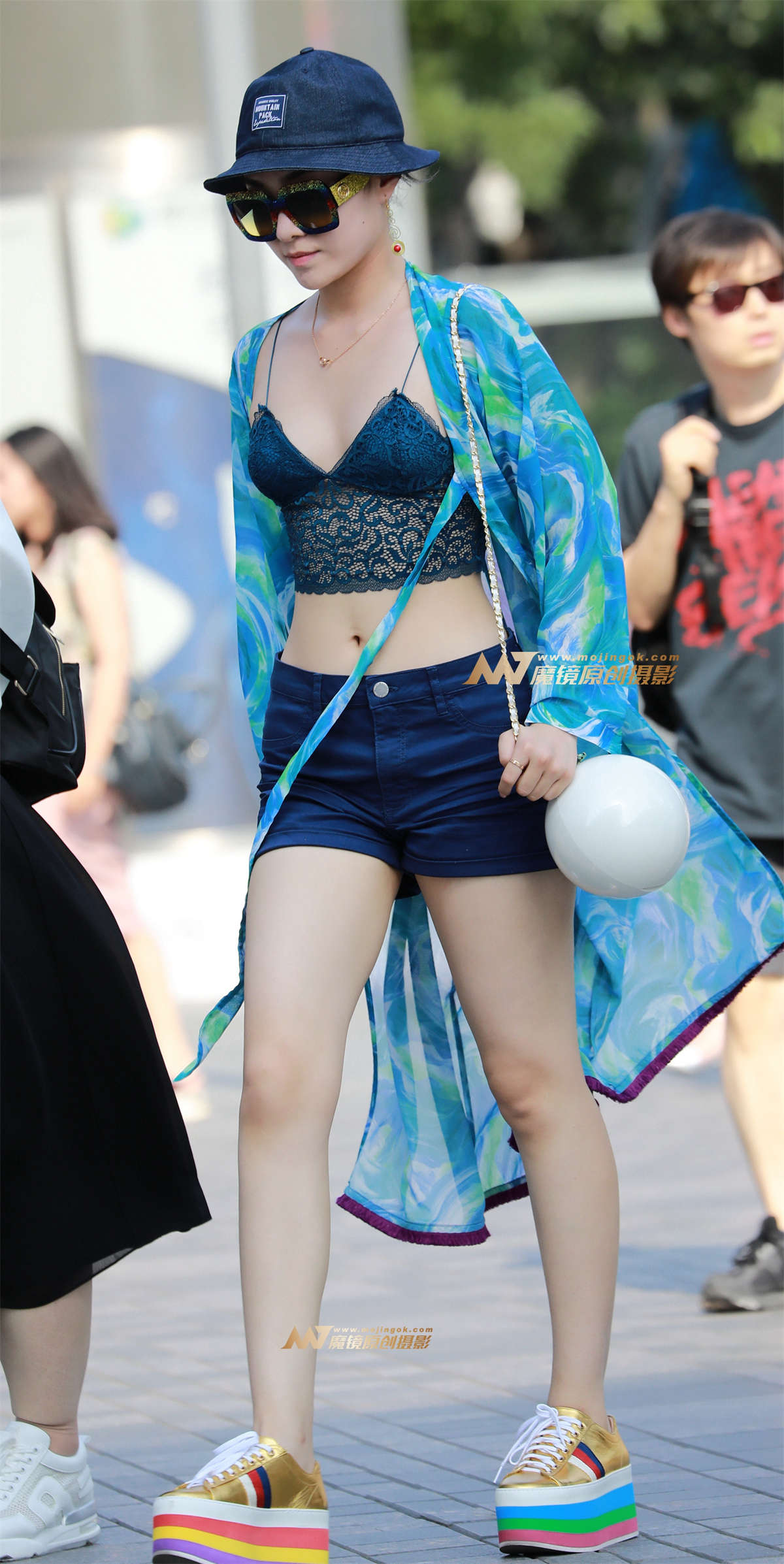 图片[2]-蓝帽蓝鞋蓝胸衣-日更街拍