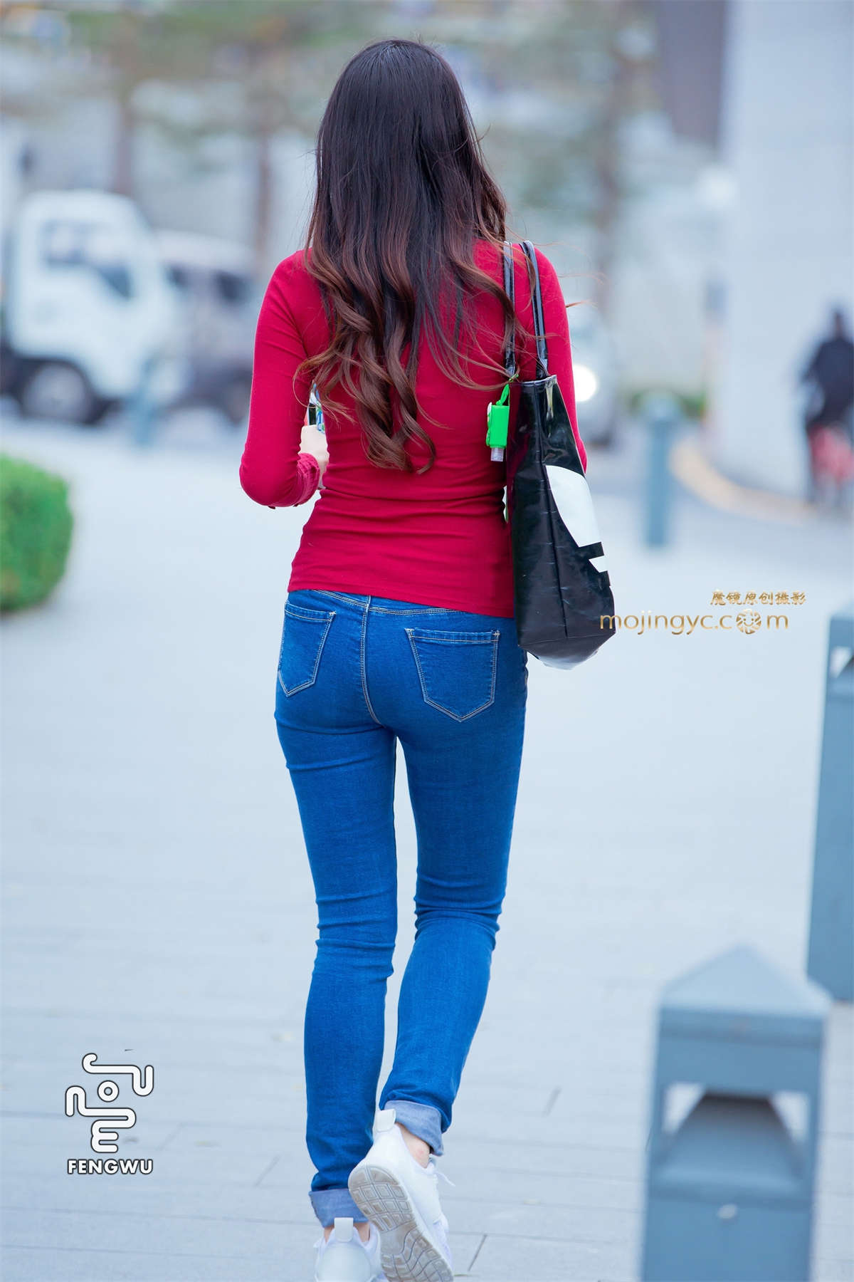 紧身牛仔裤，运动鞋（9）-日更街拍