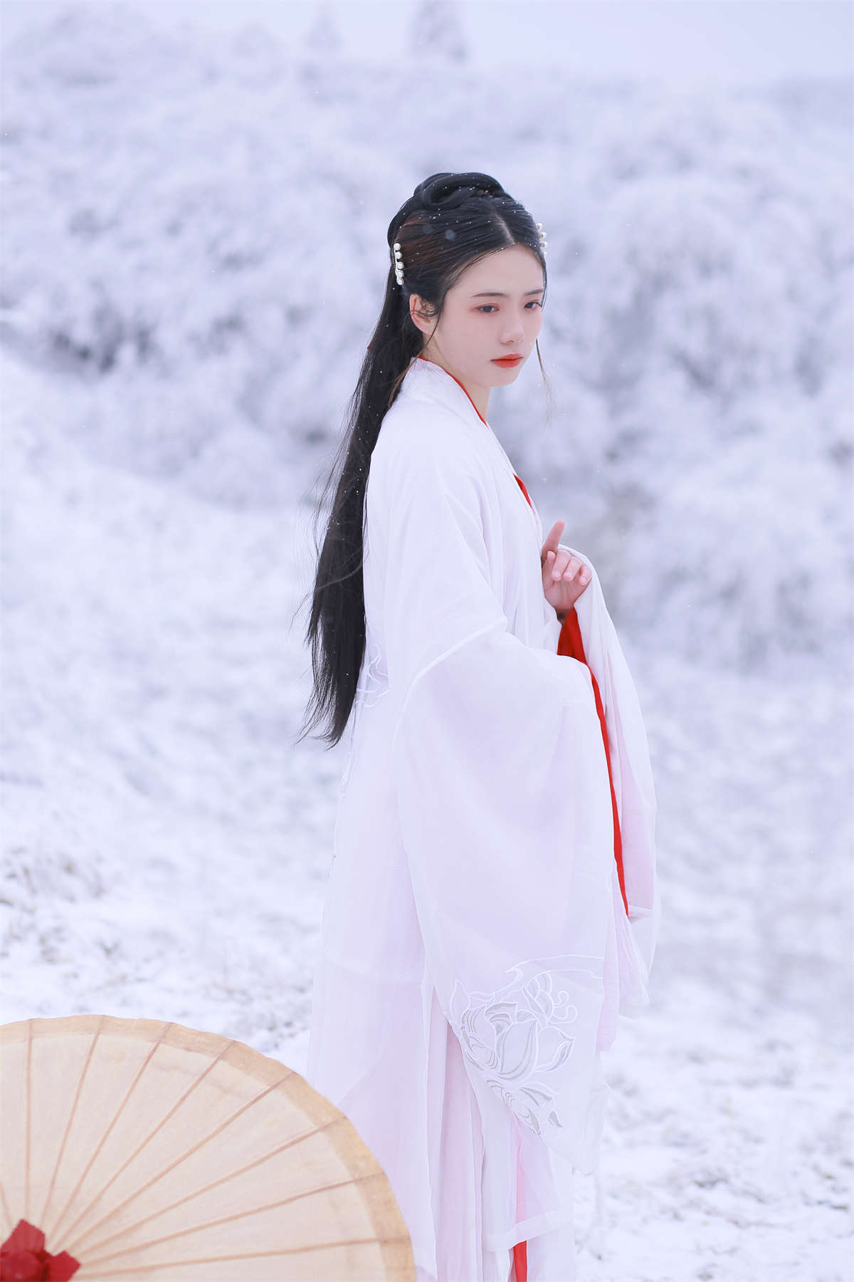 YITUYU艺图语 2022.02.27 山中雪后 沂越-日更街拍