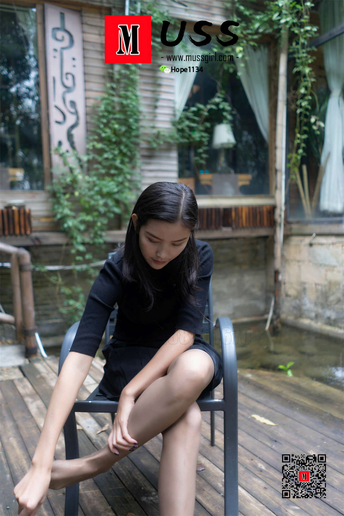 图片[2]-MussGirl慕丝女郎 NO.083 院落一角的黑丝足迹-日更街拍