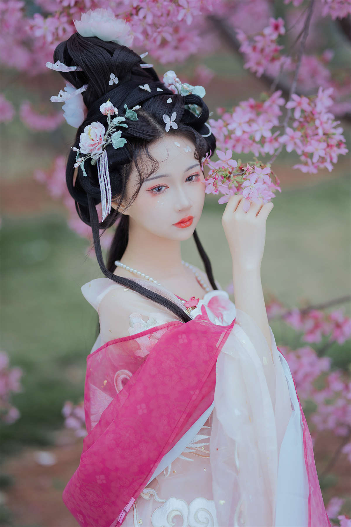 YITUYU艺图语 2023.05.06 花间栩栩 绮罗生的小苏苏-日更街拍