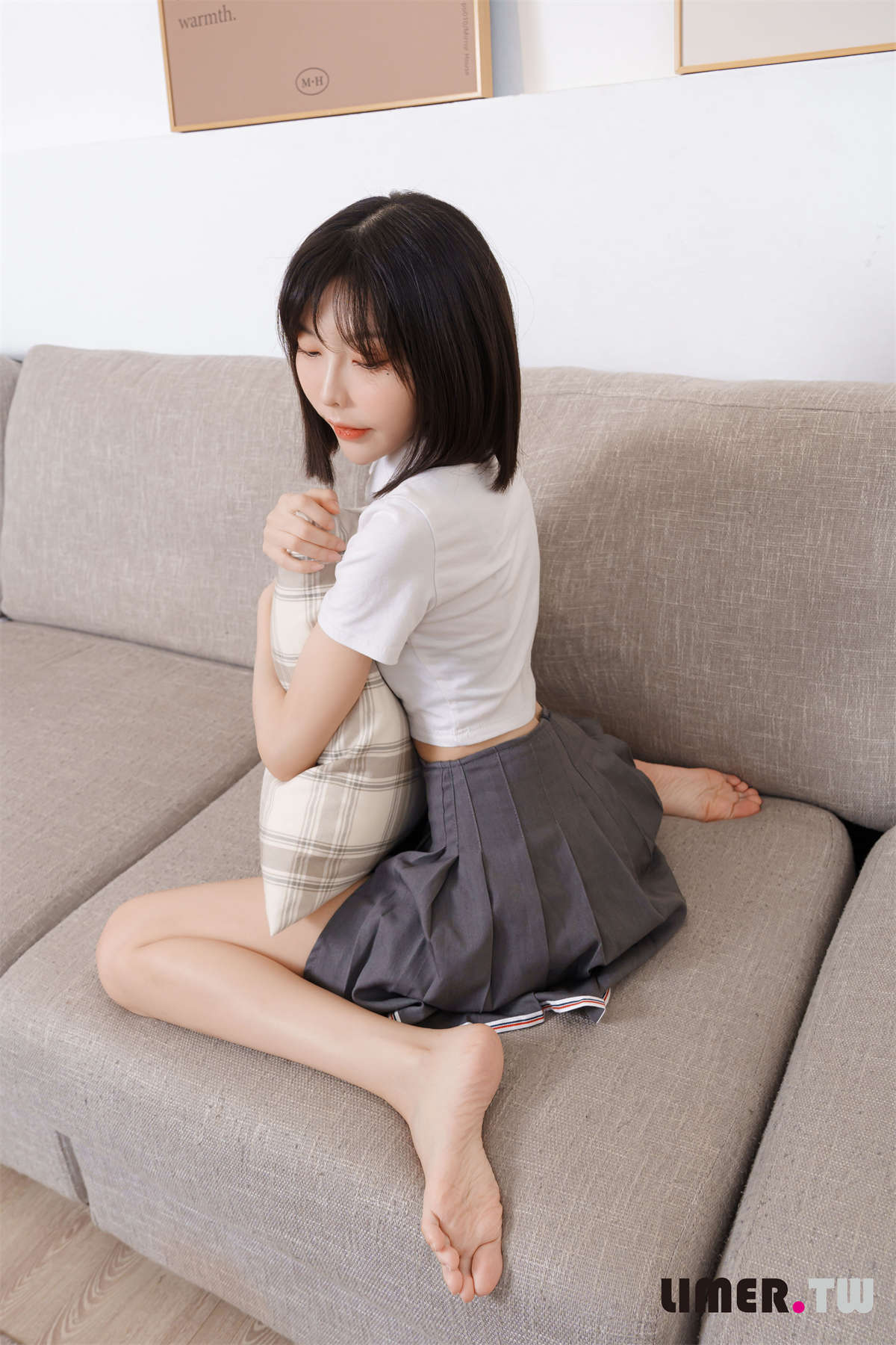 图片[2]-Limerence原创 No.52 素人林莹 JK小隻馬の性感裸足-日更街拍