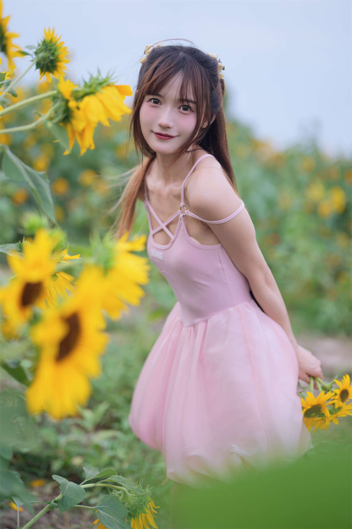 YITUYU艺图语 2023.06.06 蓝调向日葵少女 兔子Zzz不吃胡萝卜插图1