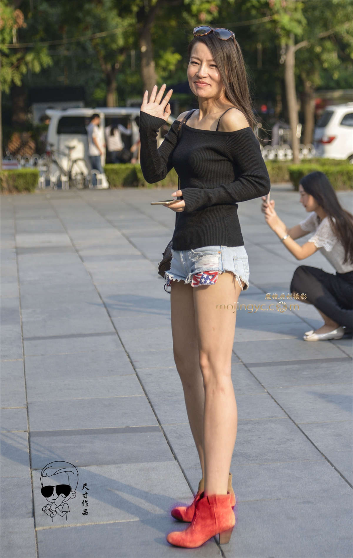 图片[2]-超短裤显美腿的美女-日更街拍