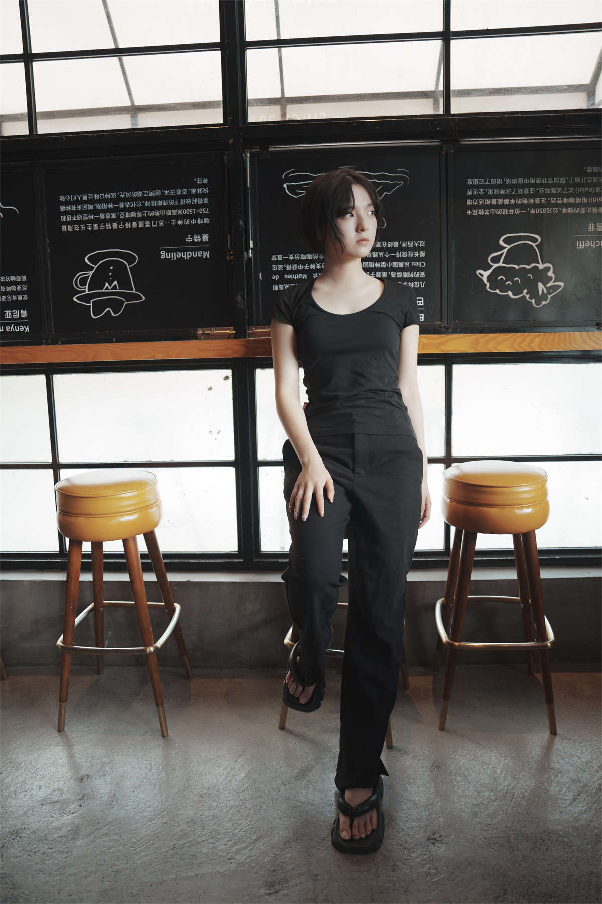 YITUYU艺图语 2022.09.11 咖啡屋里的素颜女孩 dudu插图1