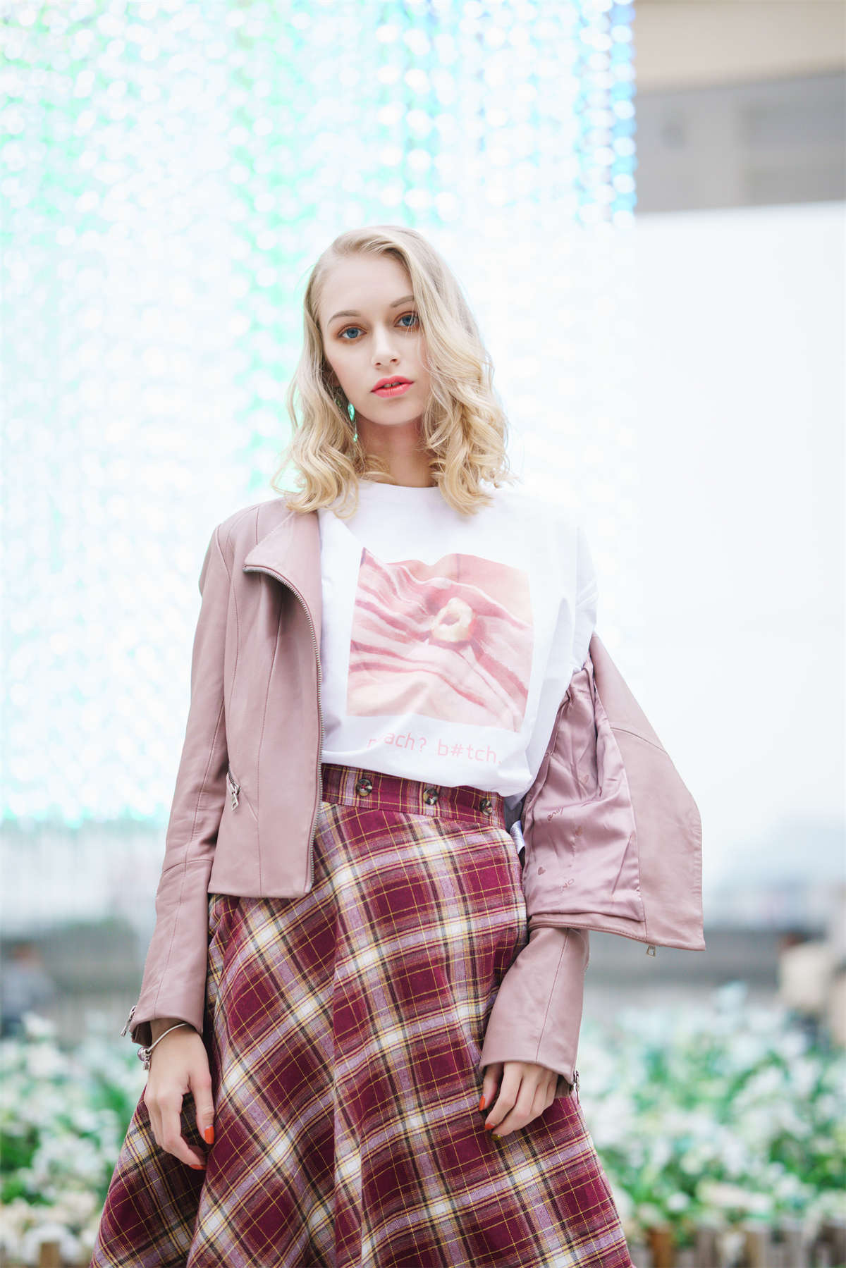 YITUYU艺图语 2023.05.07 带着乌克兰美女去逛街 Natasha-日更街拍