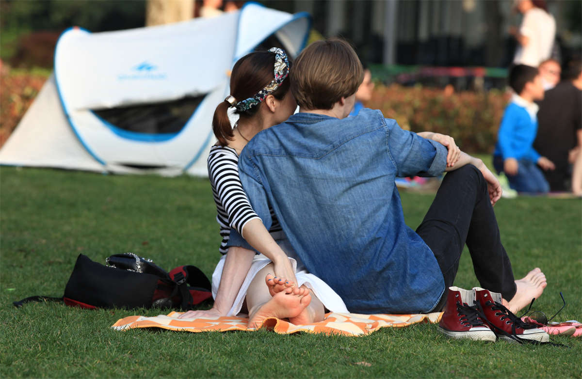 图片[2]-踏青公园街拍系列No.649 足底红润，足面雪白，漂亮女神的玉足全解析 第3套-日更街拍