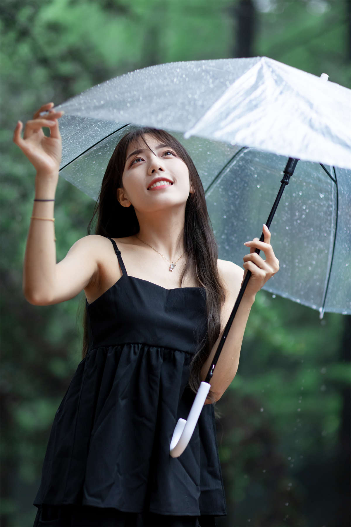 YITUYU艺图语 2022.06.27 透明伞 沐菡-日更街拍