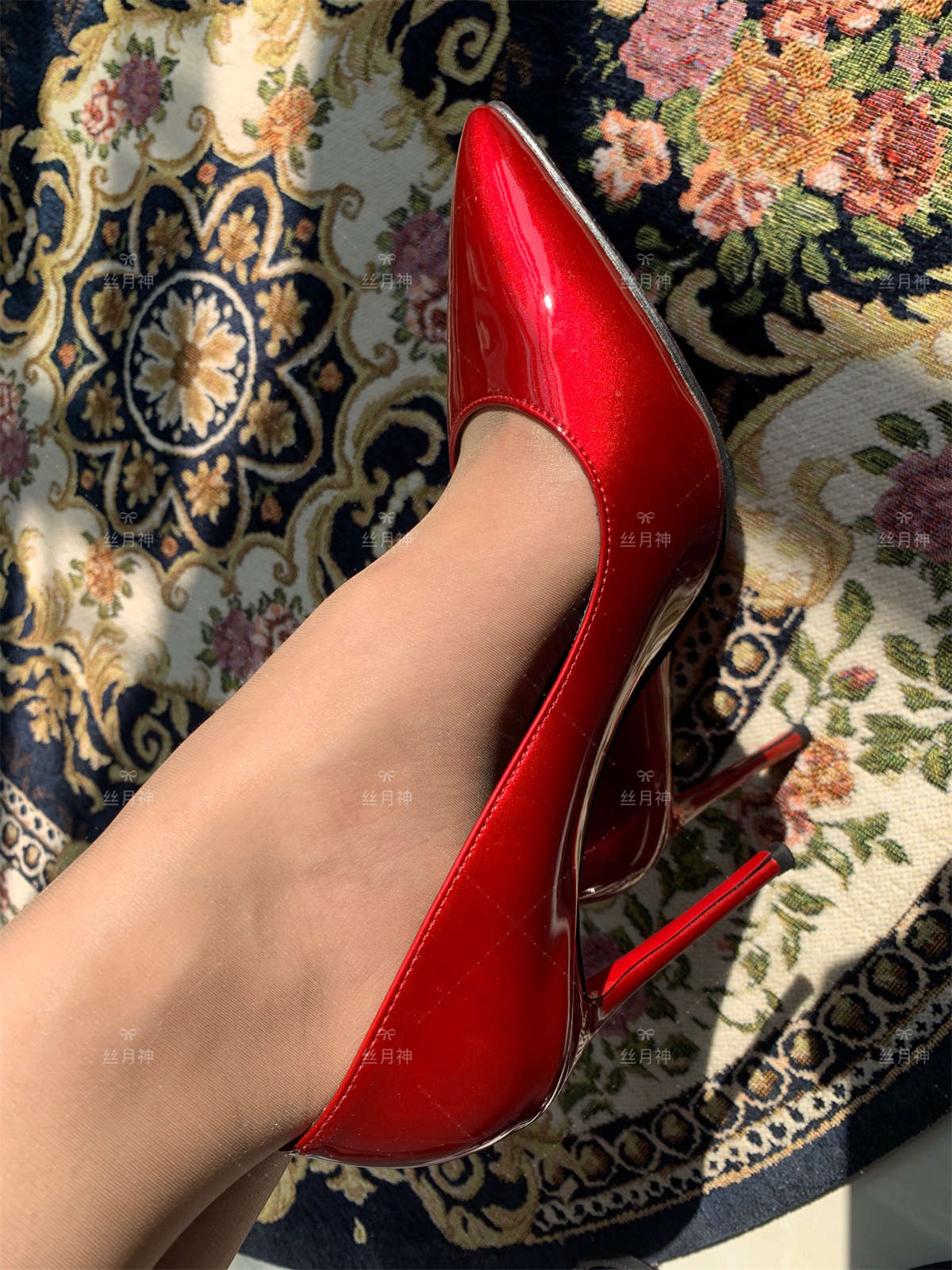 图片[2]-丝月神 012 阳光下的一抹红高跟肉-日更街拍