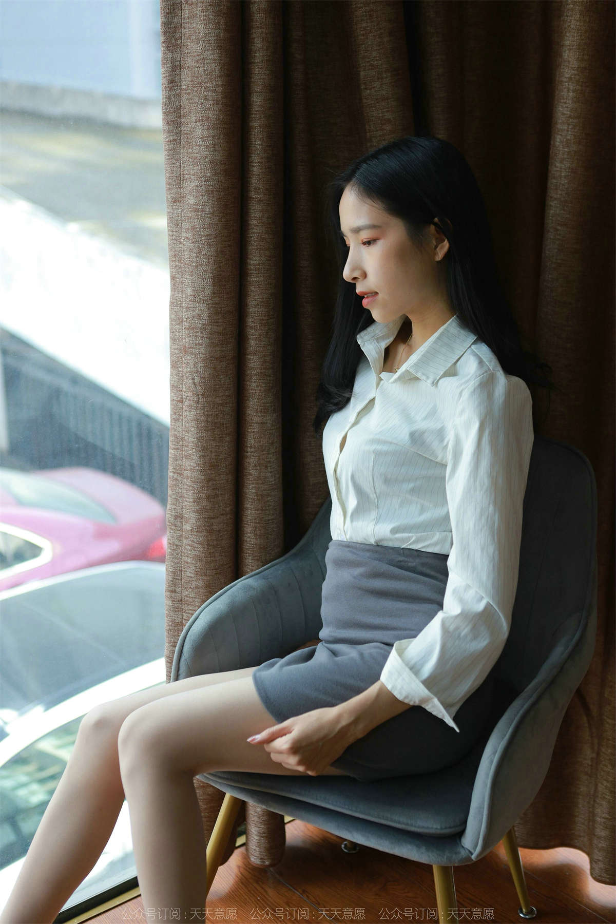 IESS异思趣向 2022.02.14 丝享家1004：美子 地板上的尤物-日更街拍