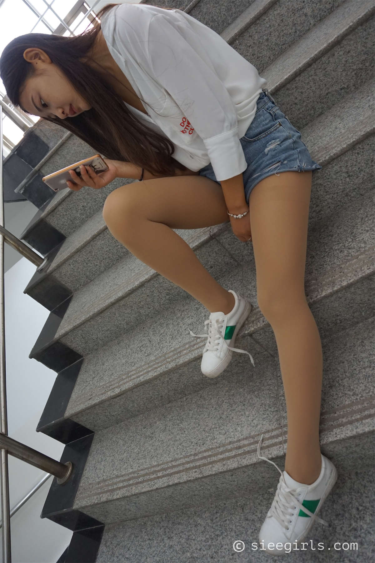 SIEE丝意新刊 NO.009 鱼鱼 楼道肉丝-日更街拍