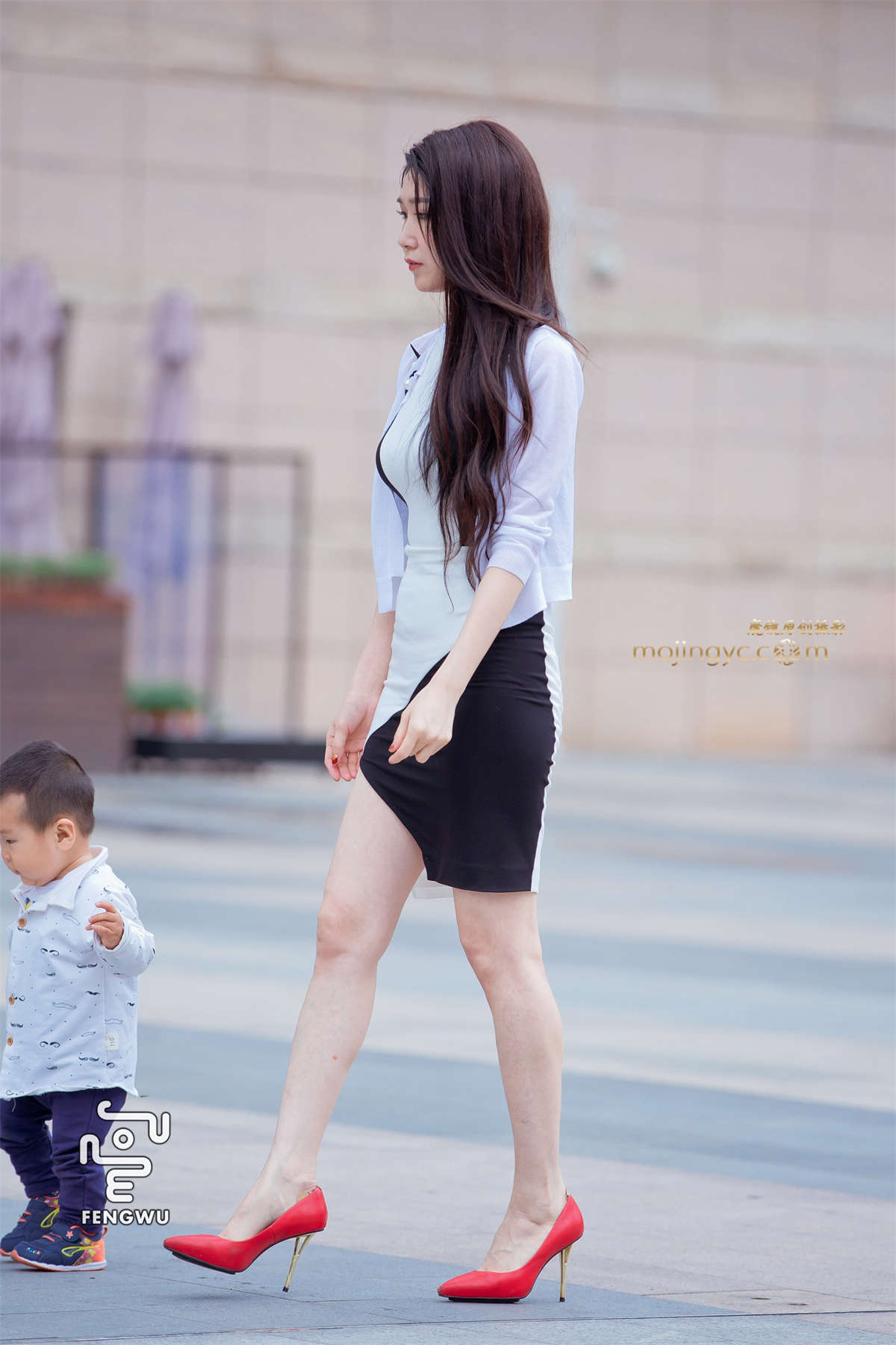 图片[2]-开叉短裙，裸腿，高跟，辣妈（20）-日更街拍