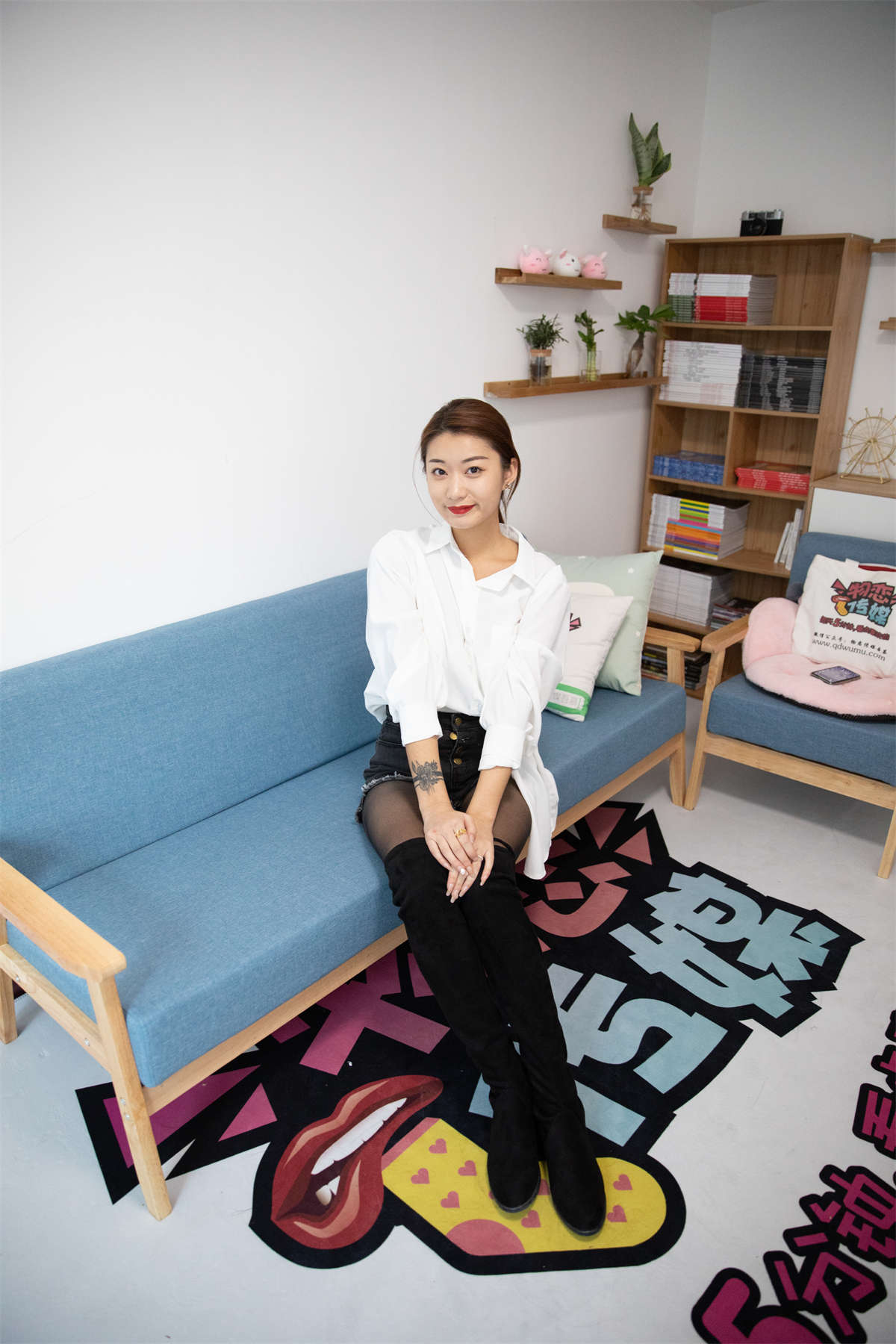 图片[2]-物恋传媒 NO.911 言言-黑色的温柔-日更街拍