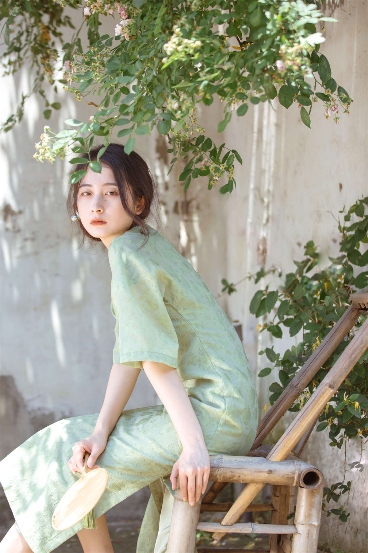 YITUYU艺图语 2022.06.27 总有人间一两风 五月的三花猫-日更街拍