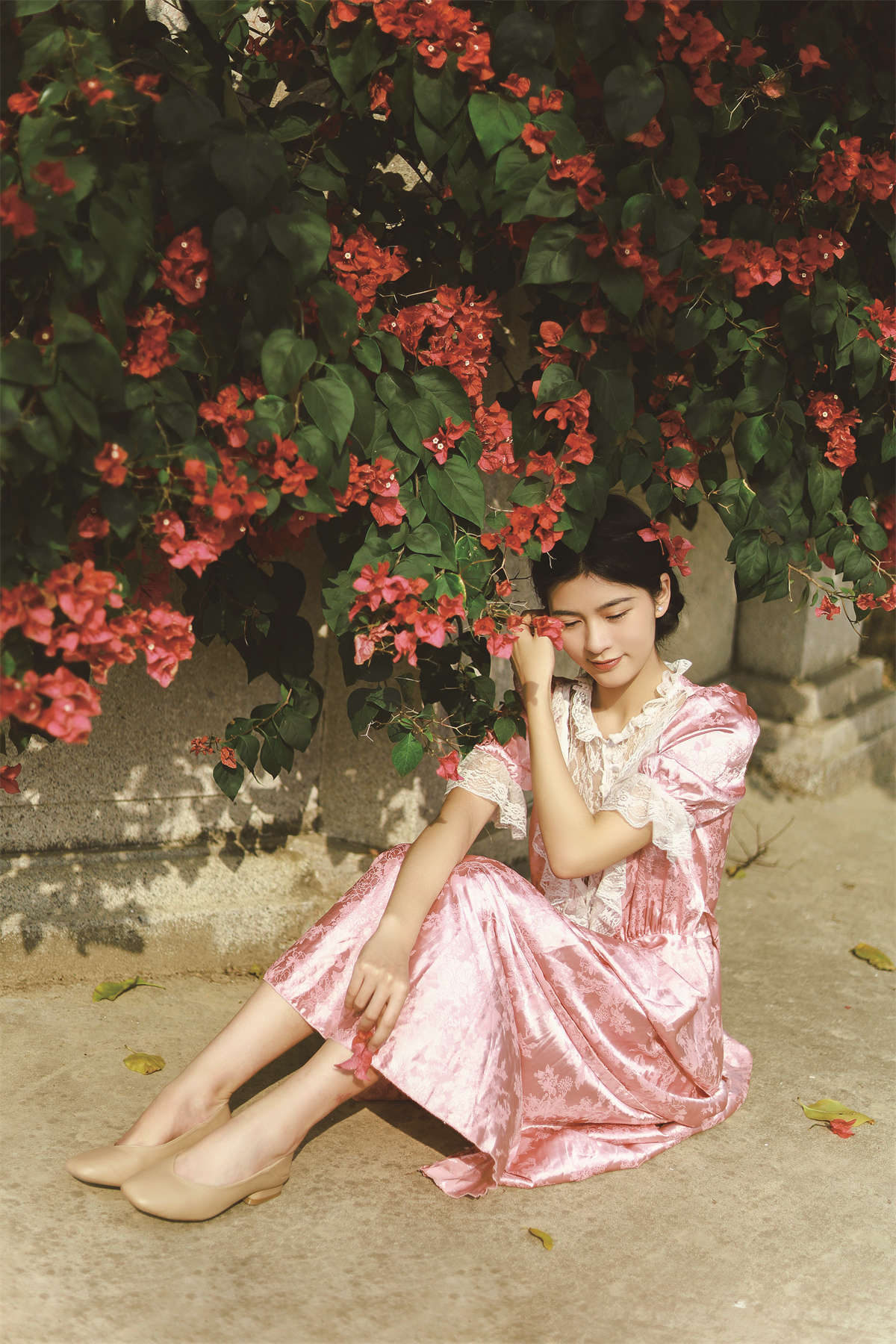 YITUYU艺图语 2022.09.12 三角梅与少女 欣慧插图1