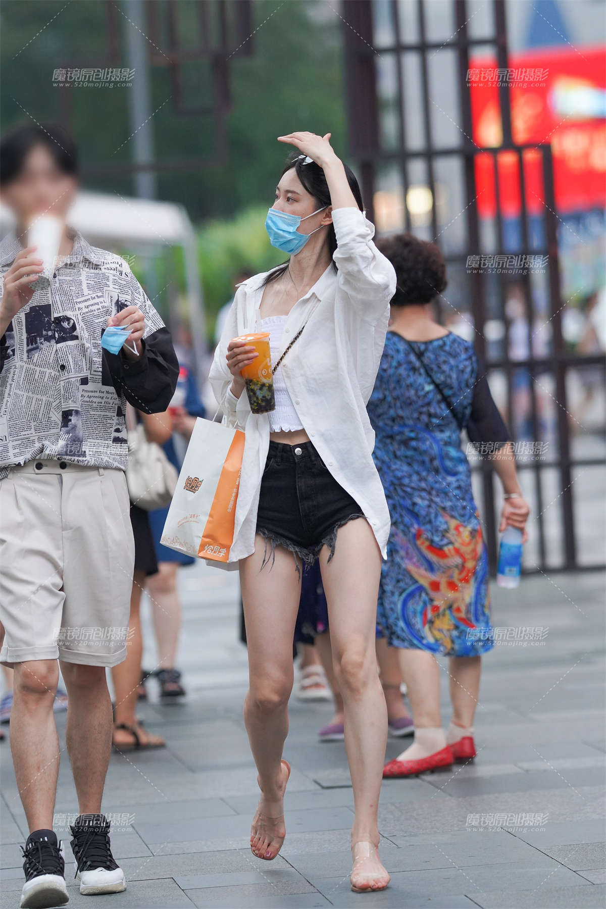 很久没遇到这样的热裤美腿了-日更街拍